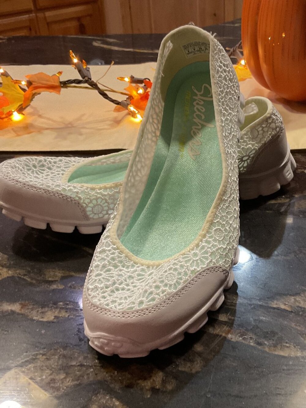 Skechers Womens White Ballet Slip-ins Memory Foam 10